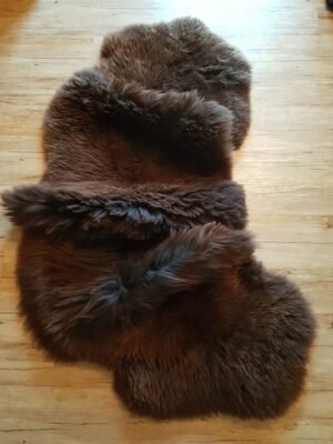 wuchtiges, braunes Doppelfell