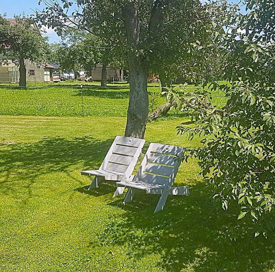 landvergnuegen-sessel-auf-stellplatz