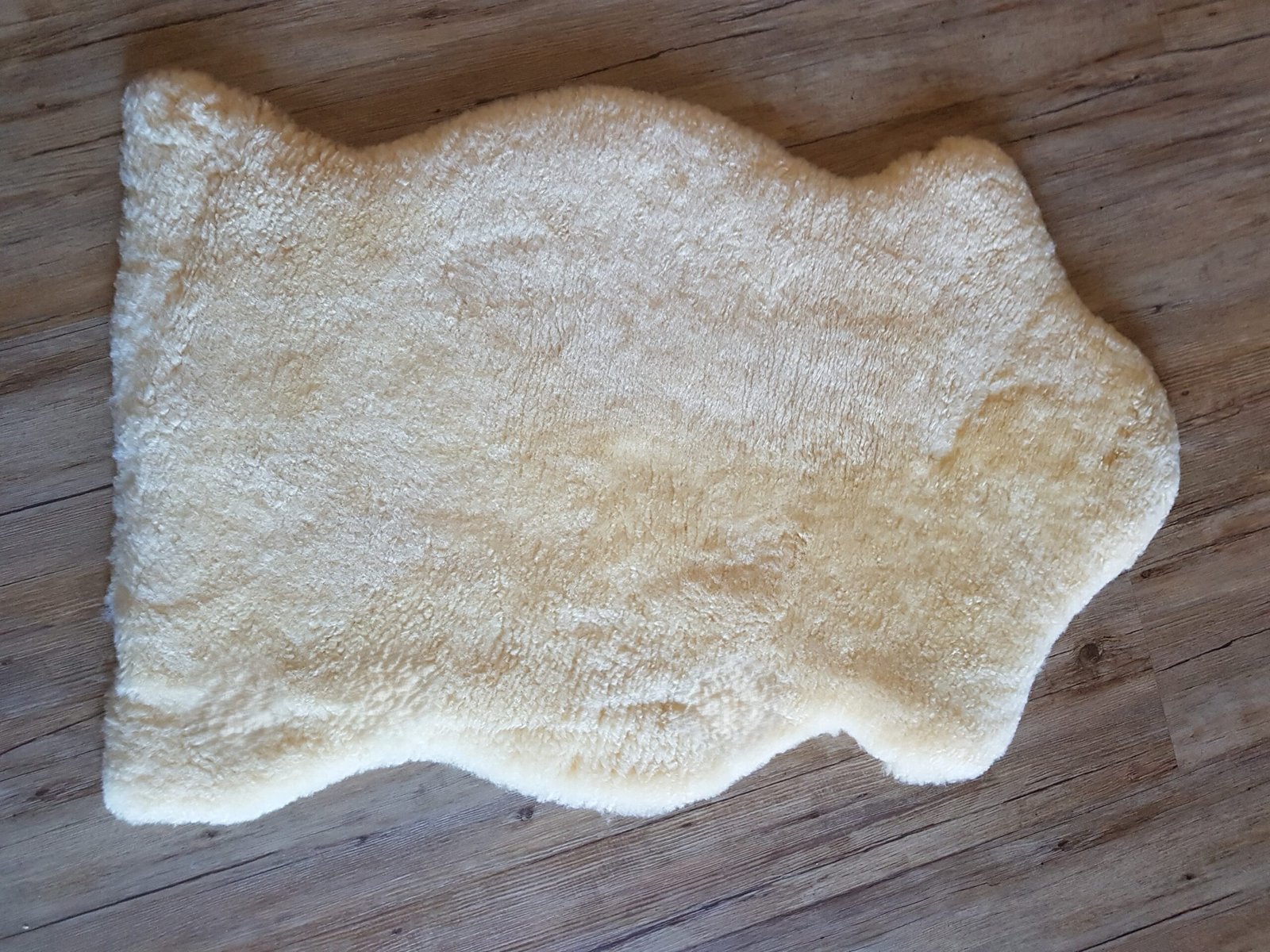Bettfell in der Naturform relugangegerbt